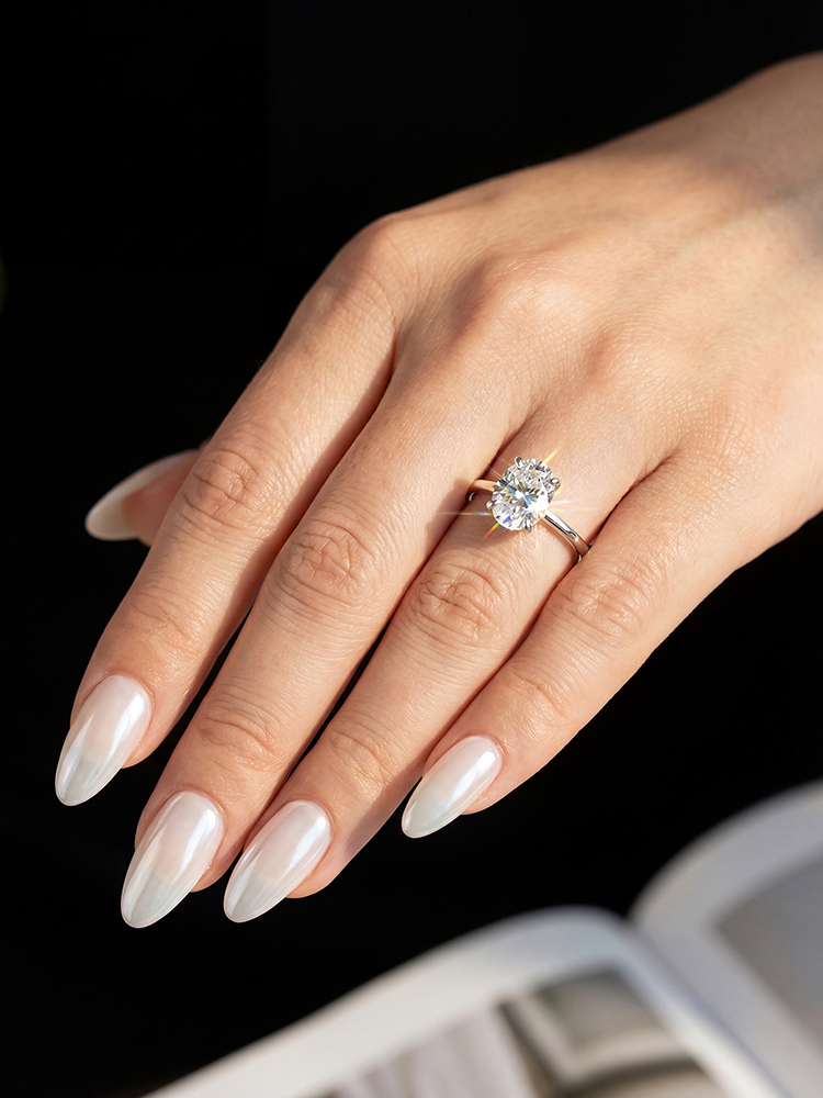 แหวนหมั้นเพชรโมอิสซาไนต์ทรงรีข - Statement Cocktail Ring บทวิจารณ์และราคา
