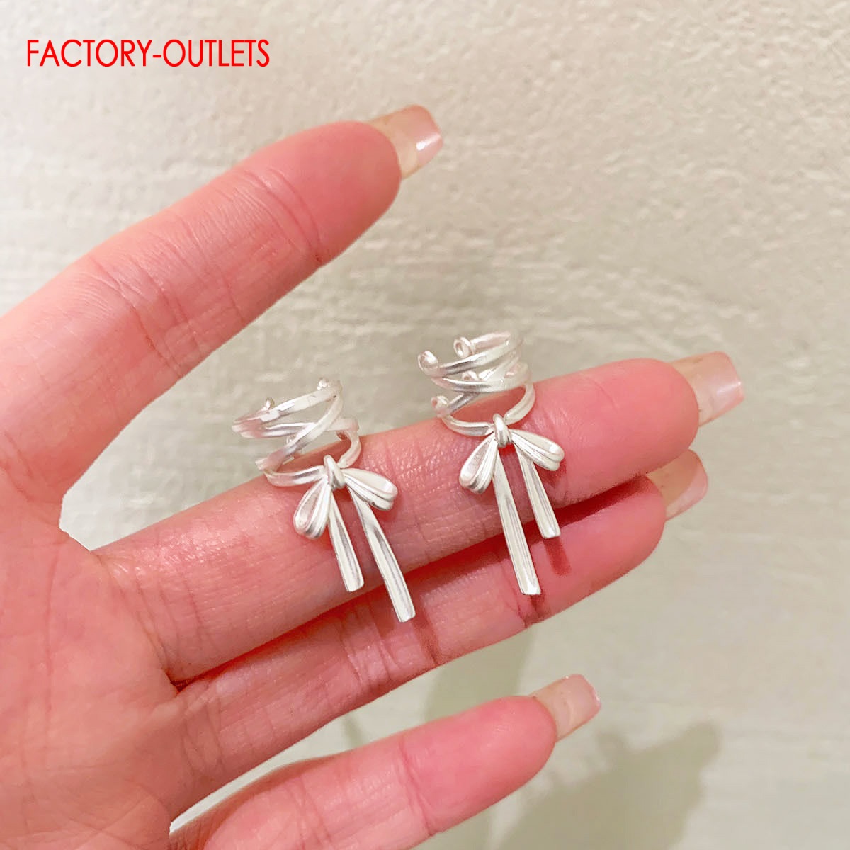 ต่างหูแบบหนีบ ไม่ต้องเจาะหู เง - Ear Cuff No Piercing บทวิจารณ์และราคา