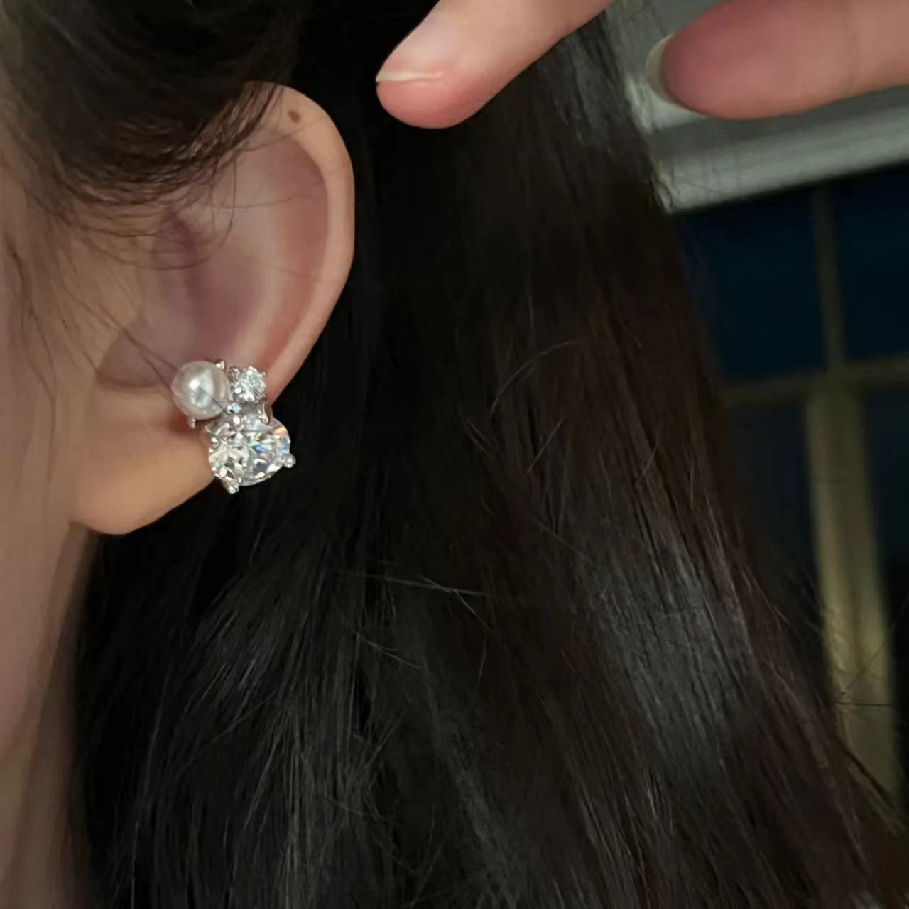 ต่างหูหนีบประดับมุกเทียมและเพช - Ear Cuff No Piercing บทวิจารณ์และราคา