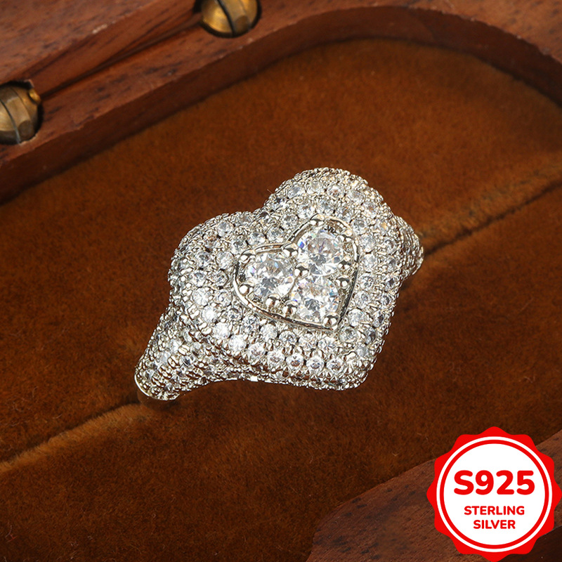 หรูหราและใช้งานได้หลากหลาย แหว - Statement Cocktail Ring บทวิจารณ์และราคา