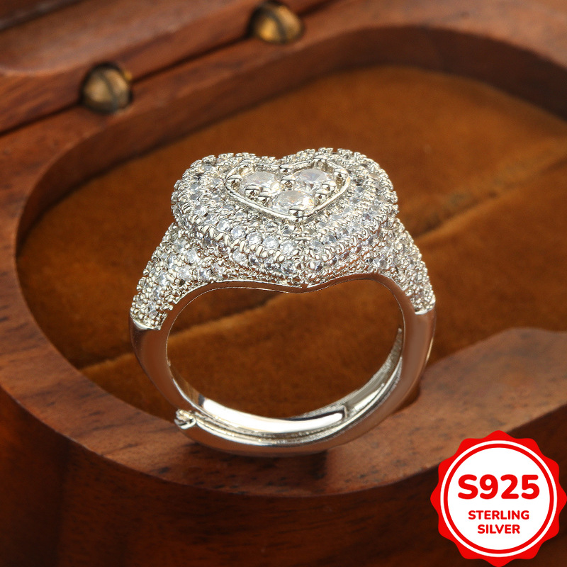 หรูหราและใช้งานได้หลากหลาย แหว - Statement Cocktail Ring บทวิจารณ์และราคา